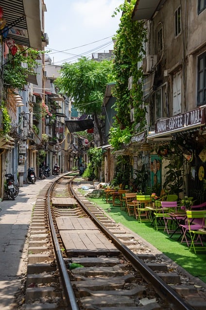 train-street-8084948_640